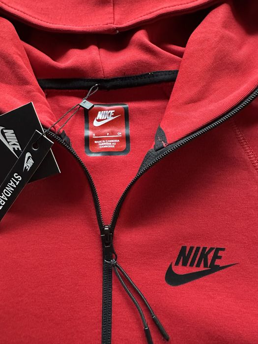 Мъжки,памучен,червен екип Nike с активен преден джоб