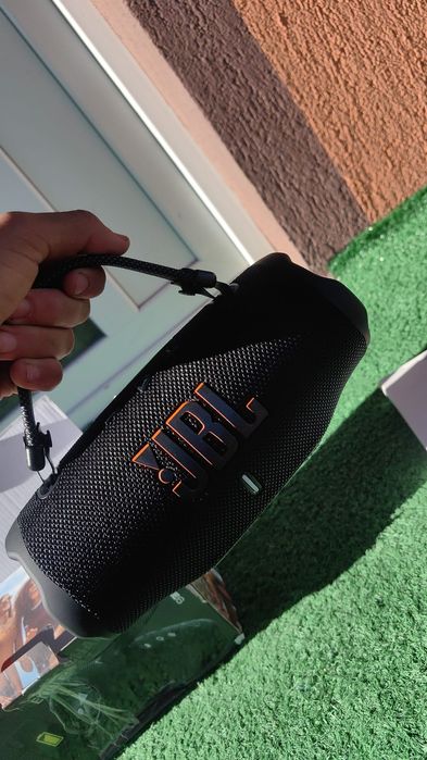 Vand jbl charge 6,noua. Am si cutia la ea