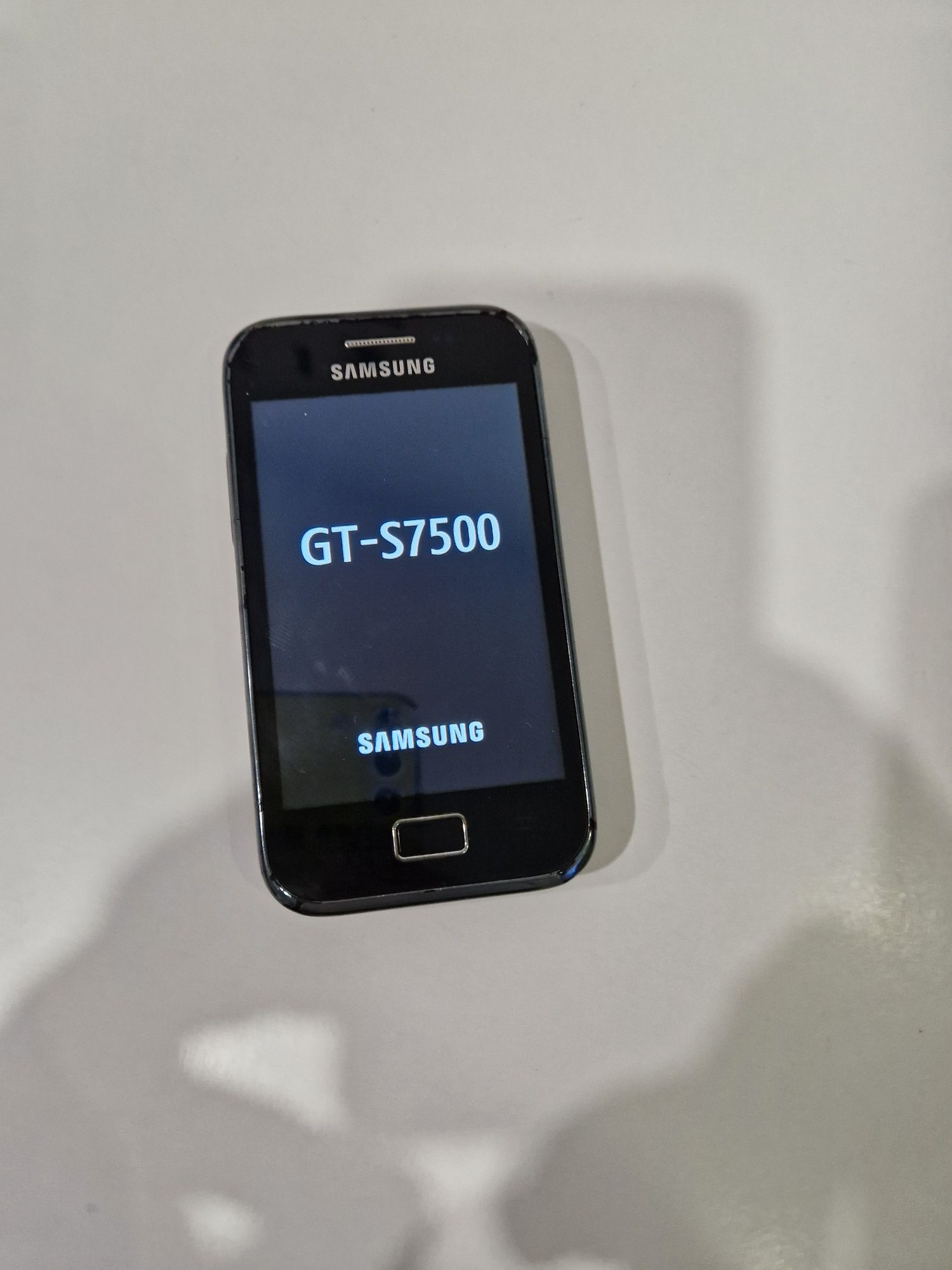 Telefon cu touch-screen GT-S7500