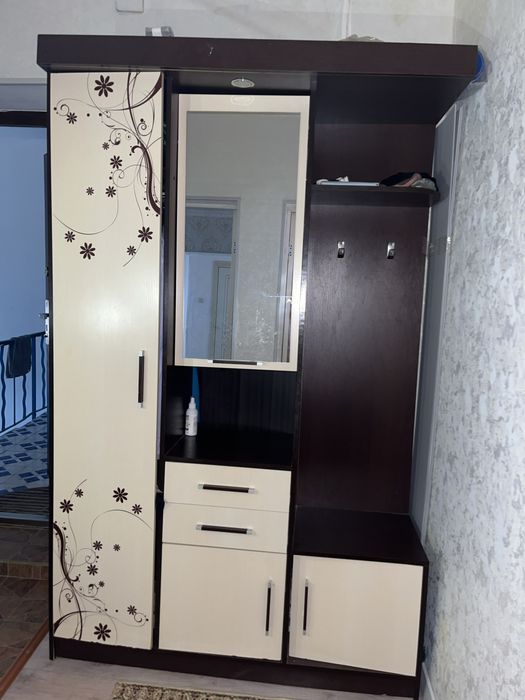 Шкаф для одежды и курток очень срочно