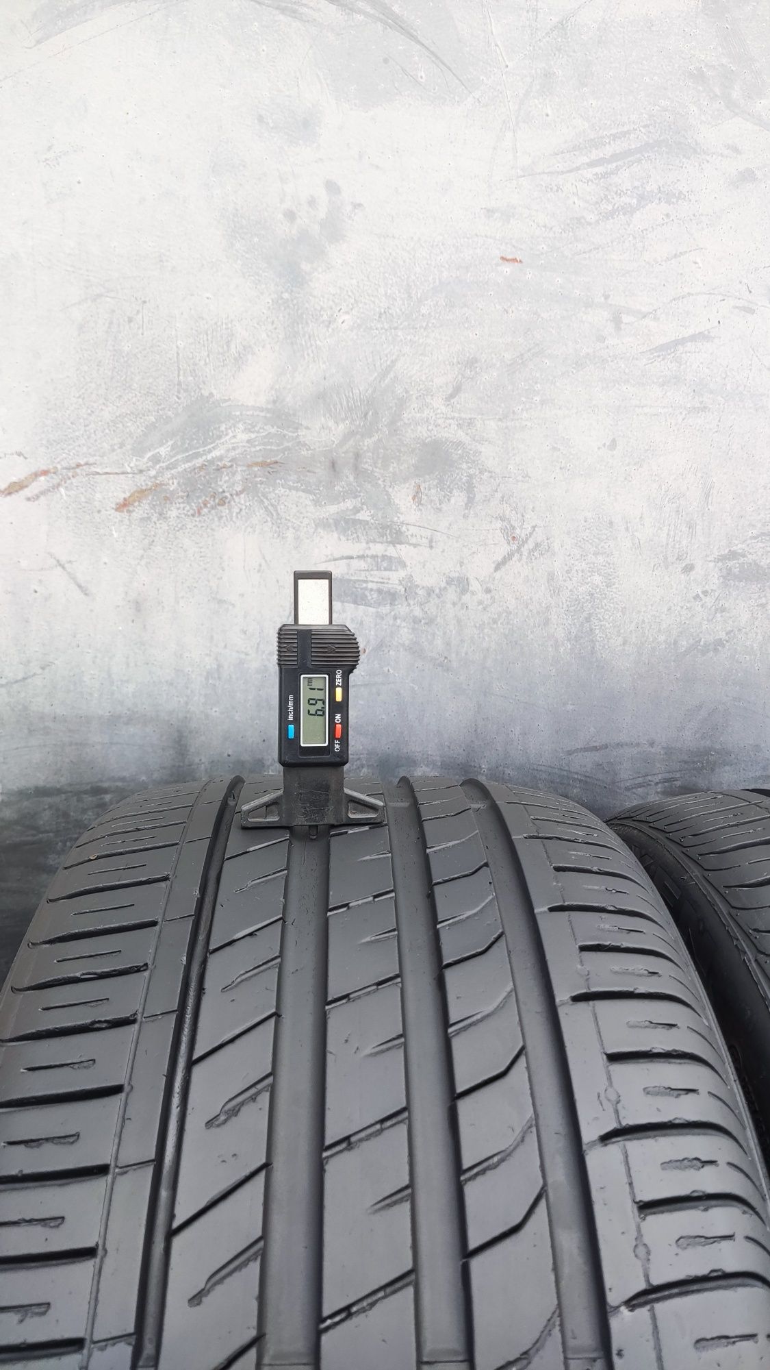 2бр. летни гуми 255/35/19 Nexen  N'Fera 
dot22
6.9mm
Добро състояние н