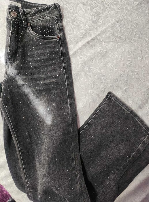 Сиви дънки с камъни с широк крачол