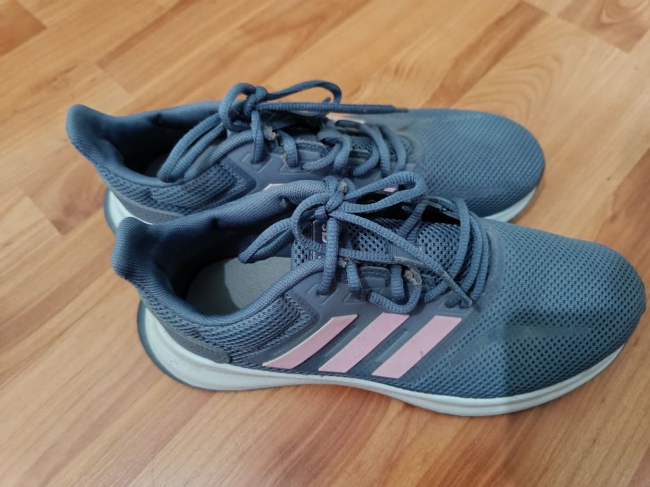 Adidași sport pentru femei