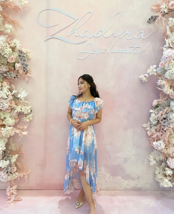 Нарядное платье , можно на свадьбу. И просто носить летом