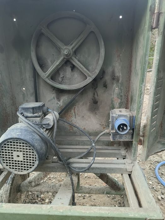 Vând betoniera 350 litri