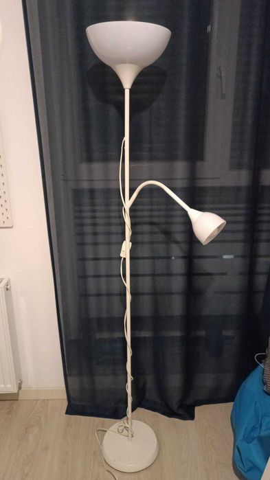 Lampadar alb cu picior