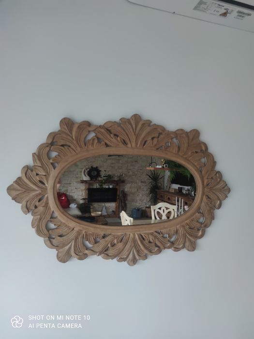 Oglindă sculptată