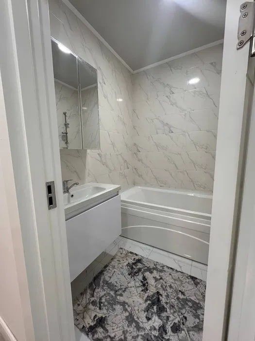 Shayhontohur tumani G'afur G'ulom metroda 2xonali kvartira ijaraga ber