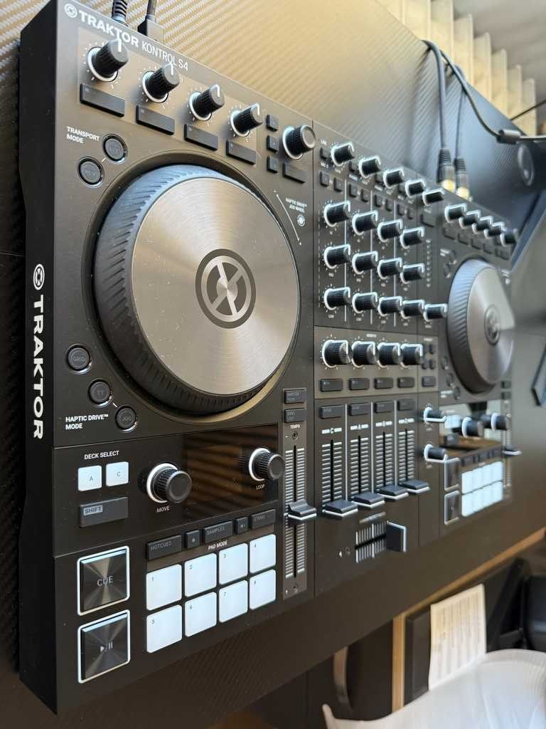 Native Instruments Traktor Kontrol S4 MK3 Чисто нов,Гаранция,Decksaver