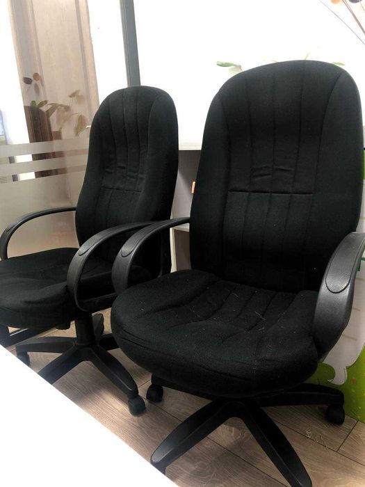 Офисные кресла. Черного цвета