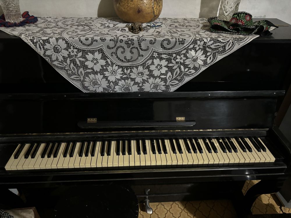 Продаётся пианино «Украина»