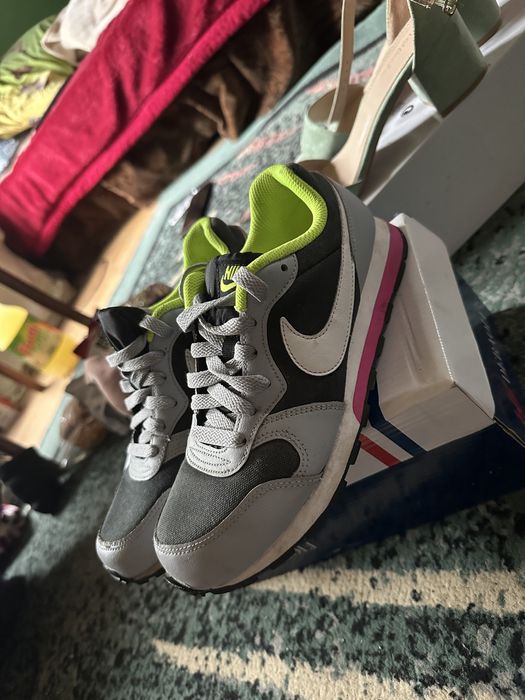 Adidasi nike md runner 37,5