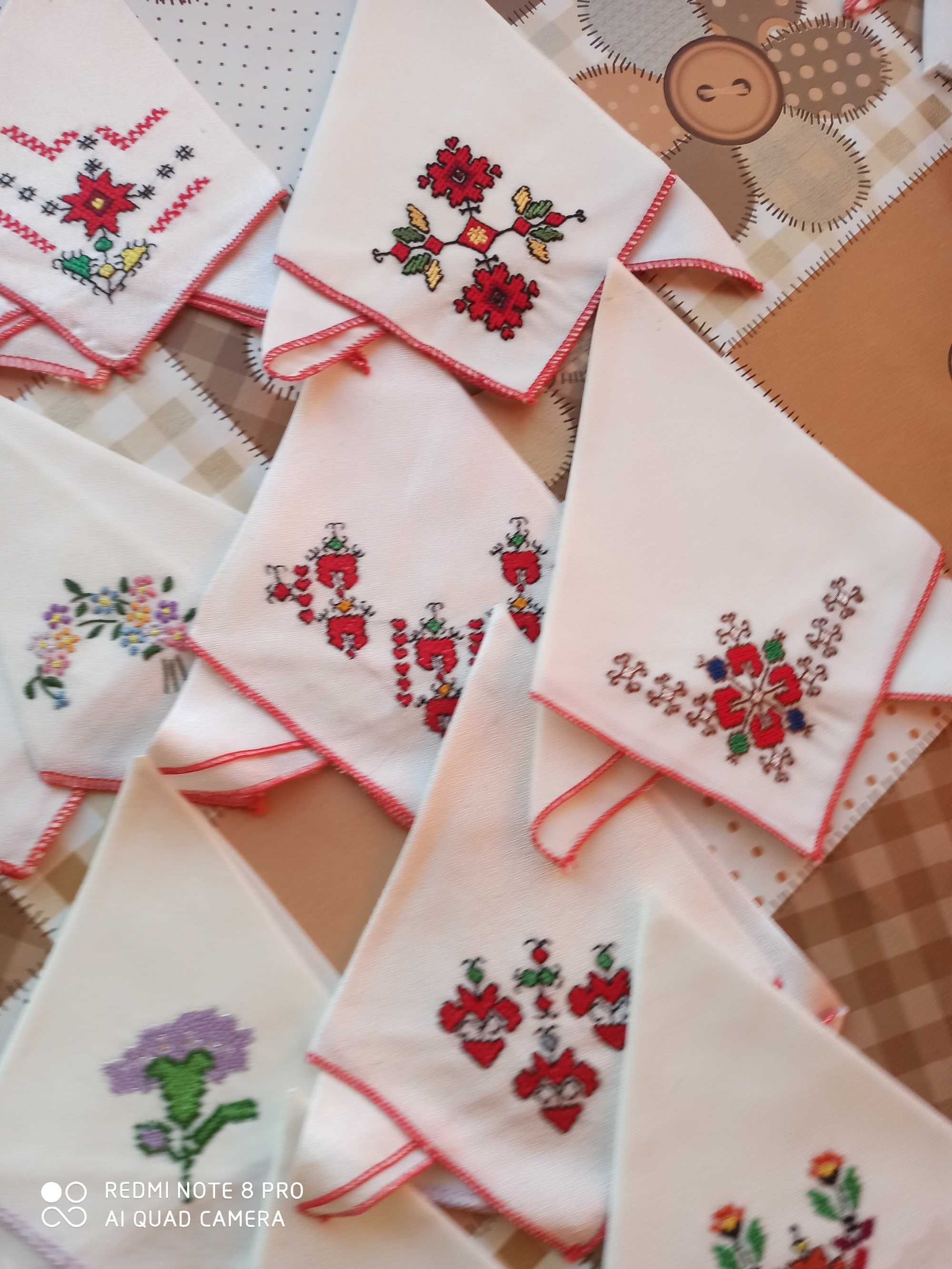 Бродирани дамски кърпички