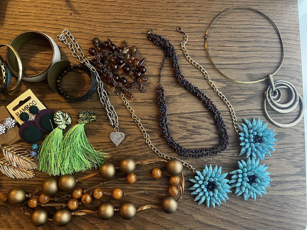 Set de bijuterii vechi (diverse materiale)