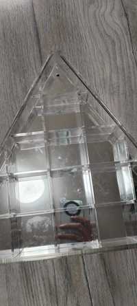 Raft piramida din plexiglas cu oglindă