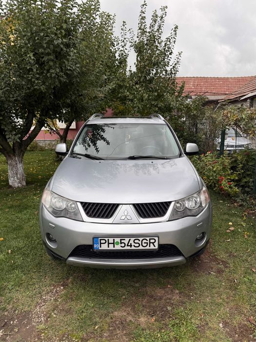 Mitsubishi Outlander 2.0 Di-D Instyle 4WD 7Locuri