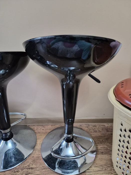 Бар стол, въртящ се, черен цвят