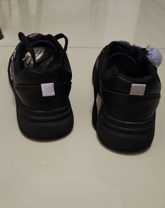 Adidasi Kuromi piele