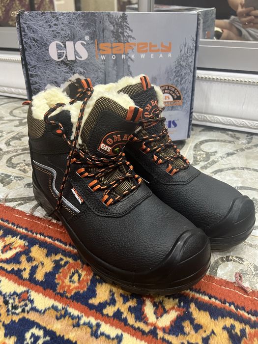 Продам новые Спец обуви