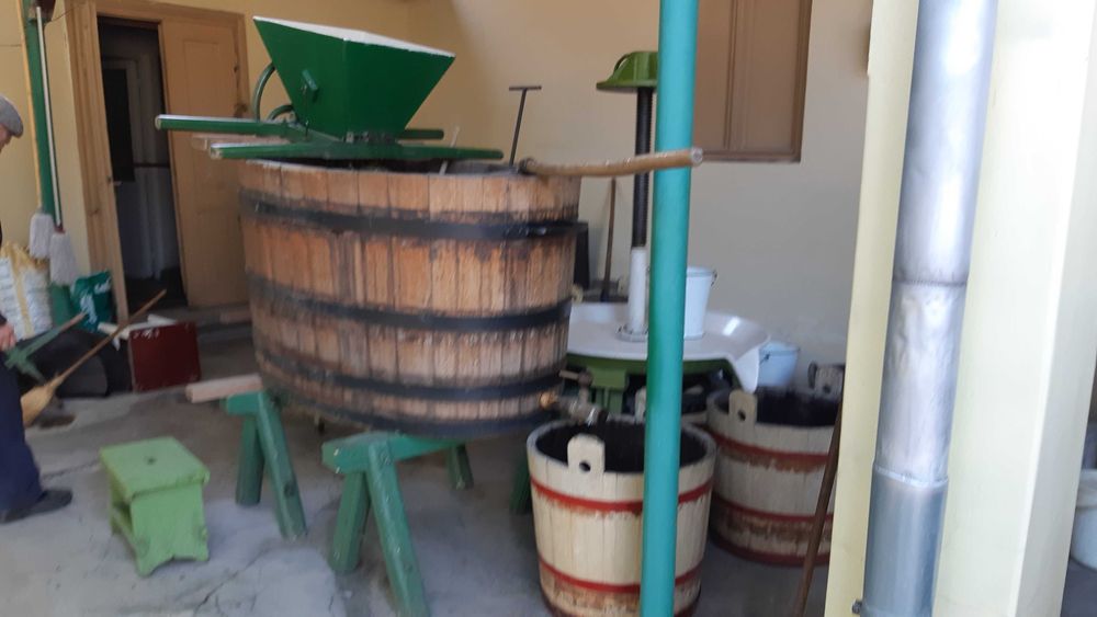 Presa struguri, scule vinificație