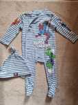 Salopeta cu botosei si caciulita pentru bebe _ Primark
