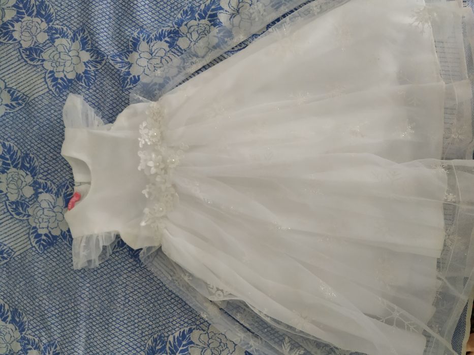 Продам платье Снежинка на 4-5 лет