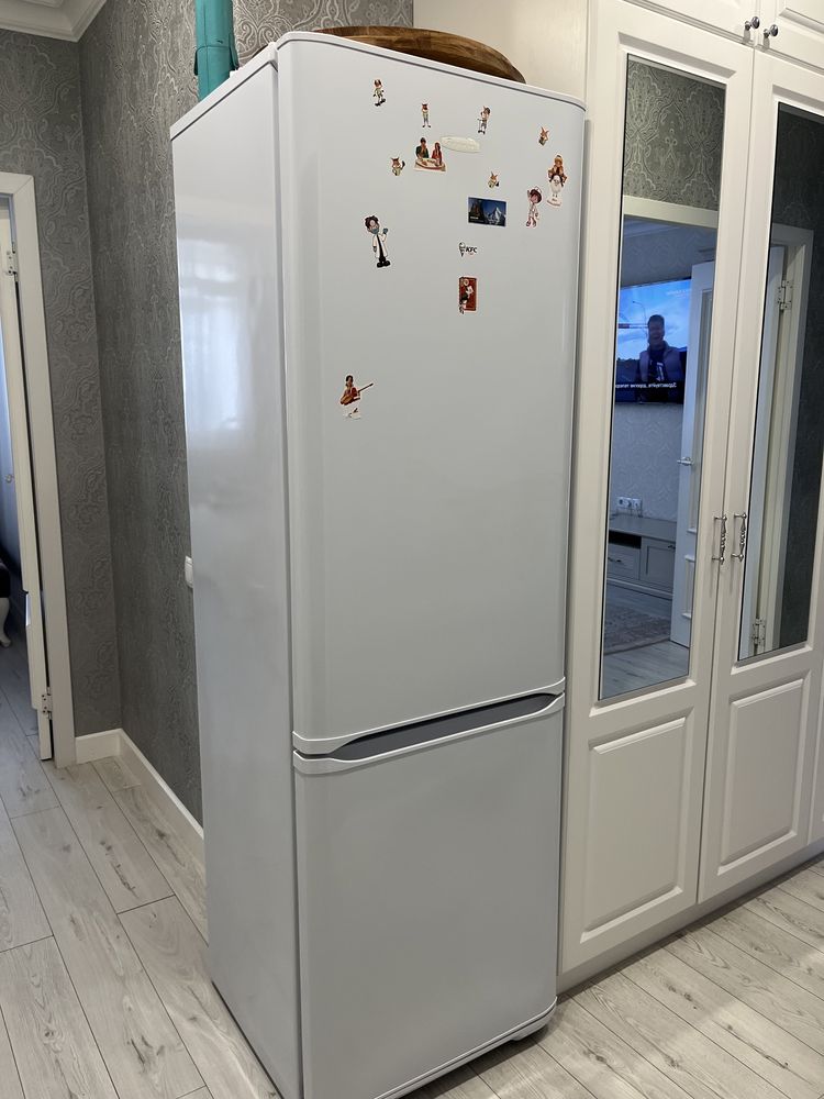 Продам холодильник