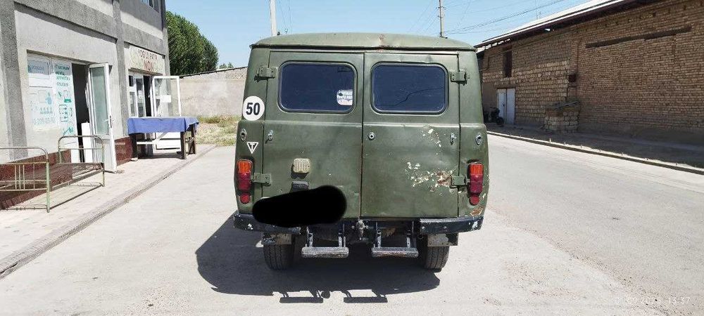 UAZ furgon sotiladi
