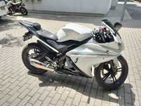 Yamaha yzf r 125 2011