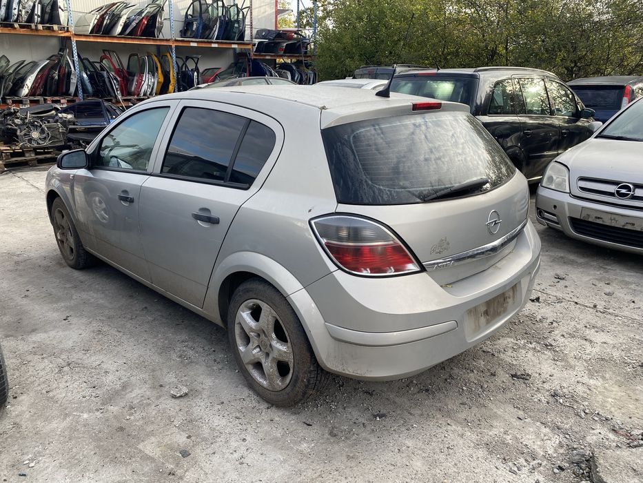 Dezmembrez Opel Astra H facelift 2009