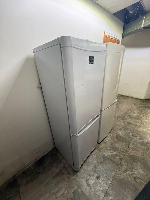 Продам два холодильника