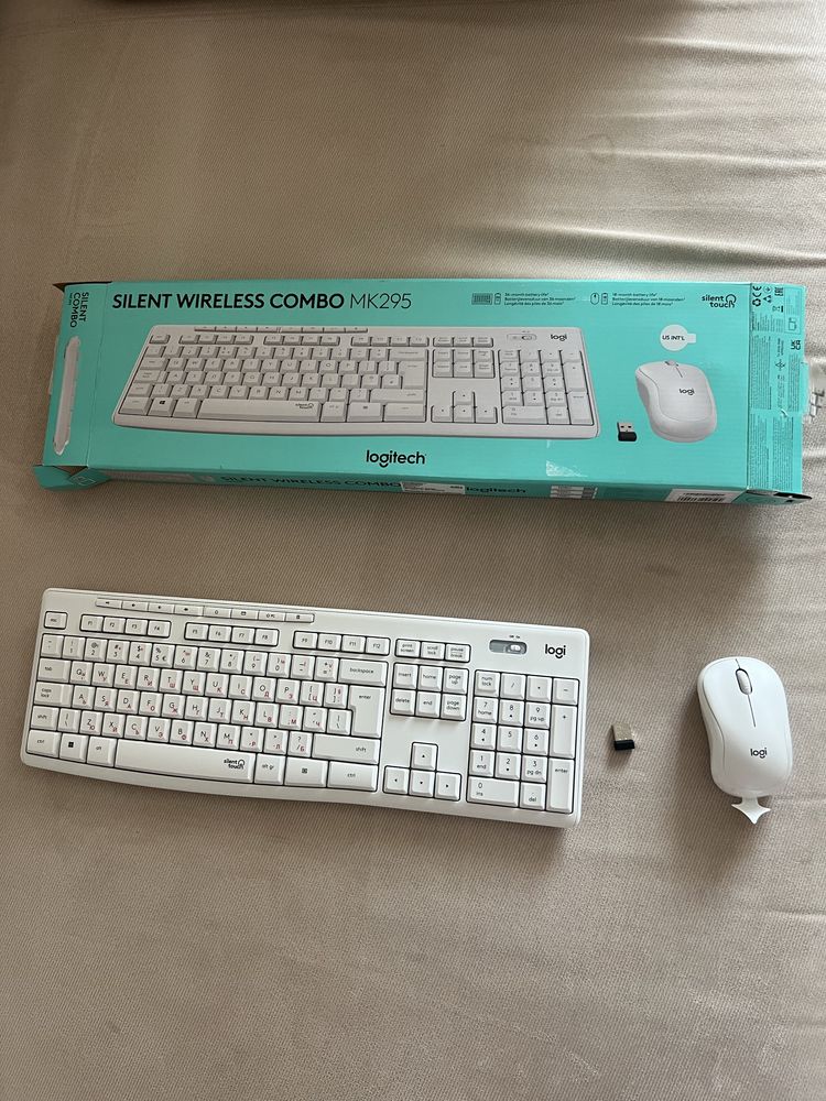Комплект с безжична клавиатура и мишка Logitech MK 295