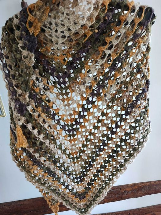 Vand poncho handmade model unicat din lana angora