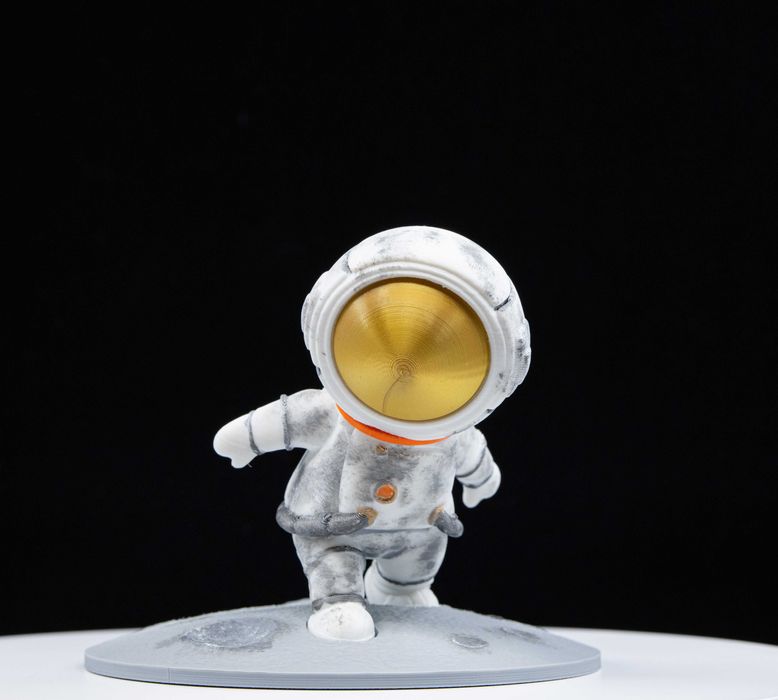 STAND TELEFON ASTRONAUT PE LUNA -Handmade, dry brush + 4 straturi lac