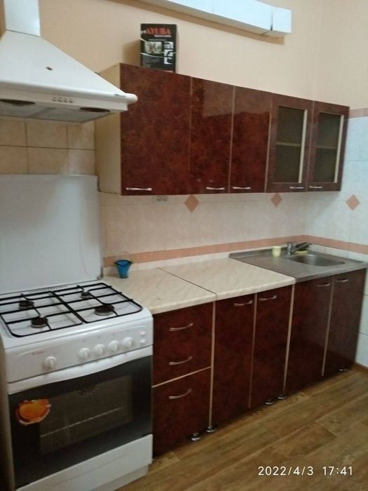 Продается 3 комнатная квартира ремонт Юнус Раджабий м.Космонавтов