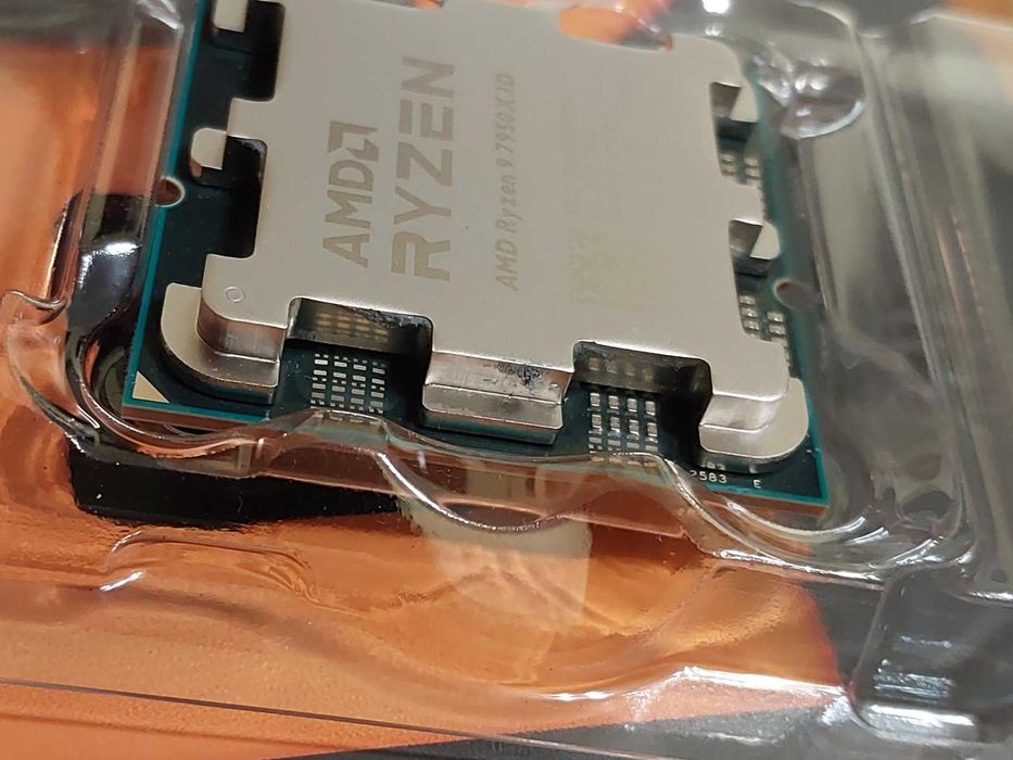 AMD Ryzen 9 7950X3D, 16-ядрен, 128MB L3 Cache
