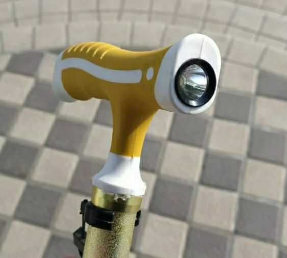 Доставка. Трость с фонариком, удлиняется