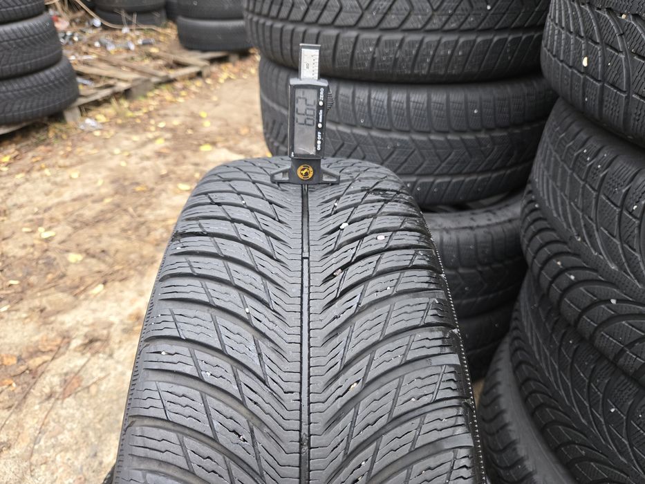 2бр. 235 60 18 Michelin зимни.