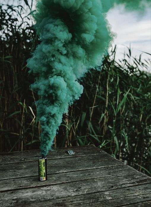 Fumigene colorate gender reveal torte stadion
