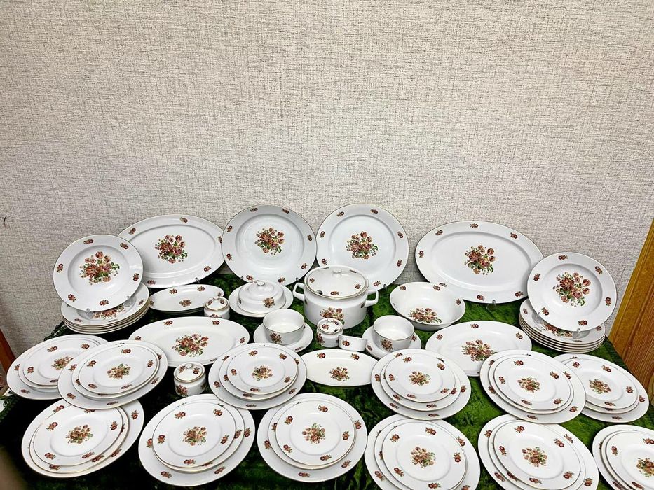 Столовый на 12персон