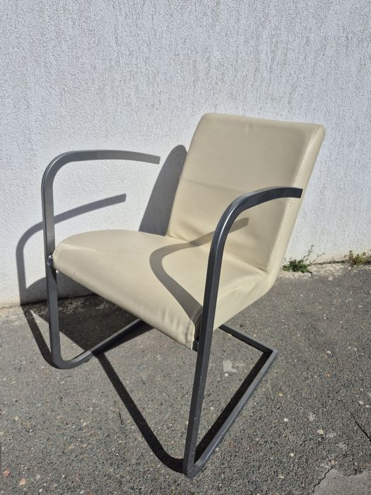 Vand scaun cadru metalic,sezut/spatar tapitat culoarea crem,made Italy