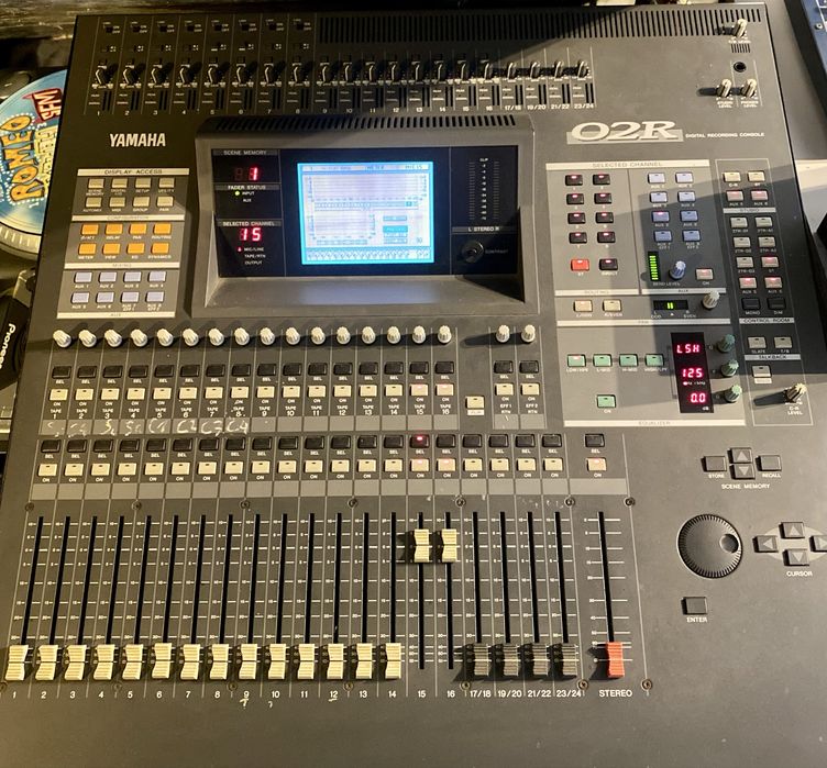 Mixer digital Yamaha O2R