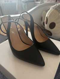 Pantofi negri stiletto cu siret