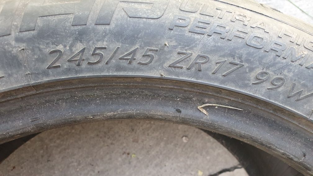 Продам две шины на 17