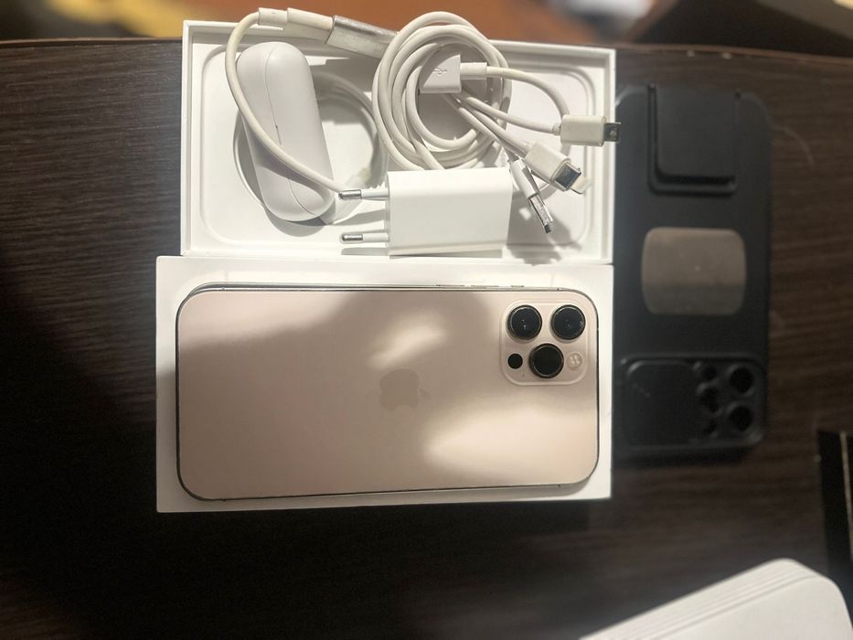 Iphone 12 pro max gold