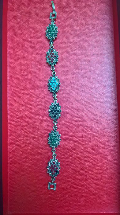 Bratara argintie cu pietre decorative