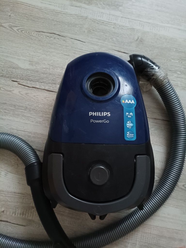 Vând aspirator Philips