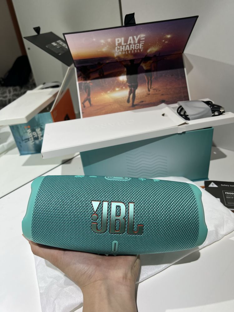 колонку JBL Charge 5