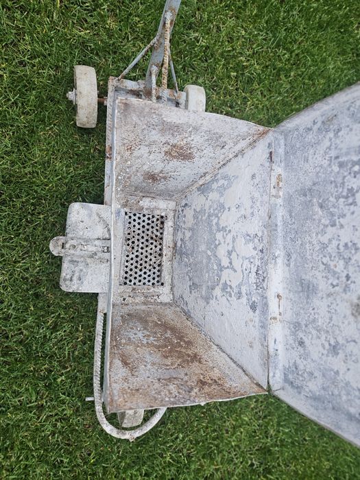 Masina de trasat cu var , gazonul