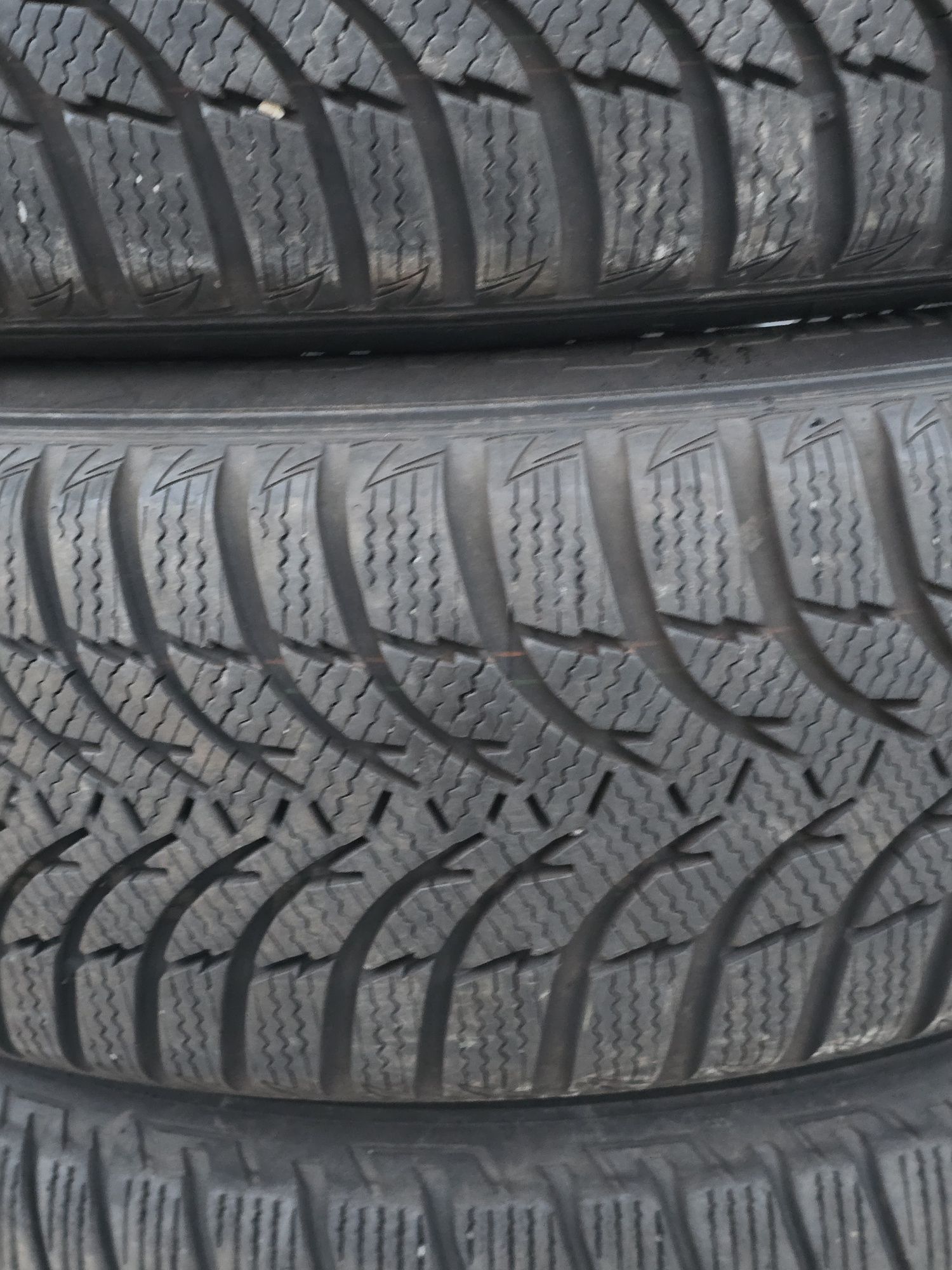 2 Броя 215/60/17 Kumho 8mm 2020 DOT
